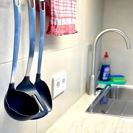 2 Rooms, Free Parking, 25 Min To Duesseldorf, 150 Mbps Wlan *