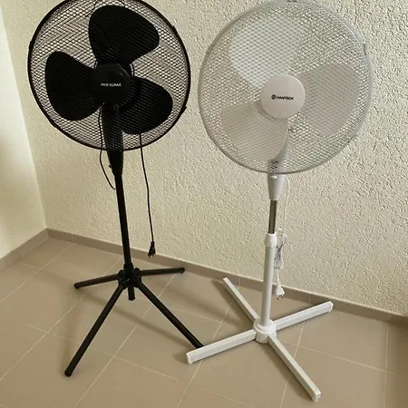 2 Rooms, Free Parking, 25 Min To Duesseldorf, 150 Mbps Wlan Apartman *