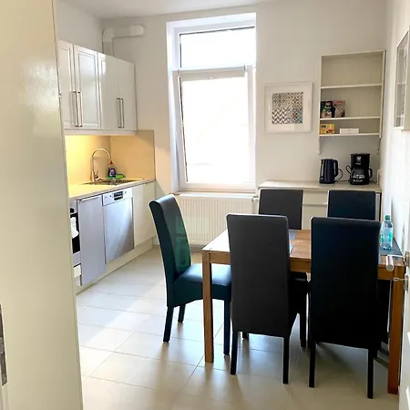 2 Rooms, Free Parking, 25 Min To Duesseldorf, 150 Mbps Wlan