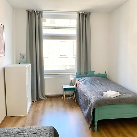 2 Rooms, Free Parking, 25 Min To Duesseldorf, 150 Mbps Wlan