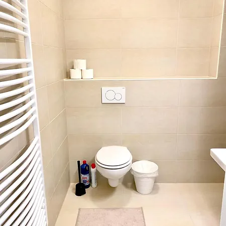 Apartman 2 Rooms, Free Parking, 25 Min To Duesseldorf, 150 Mbps Wlan Duisburg