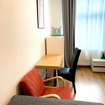 2 Rooms, Free Parking, 25 Min To Duesseldorf, 150 Mbps Wlan Apartman *