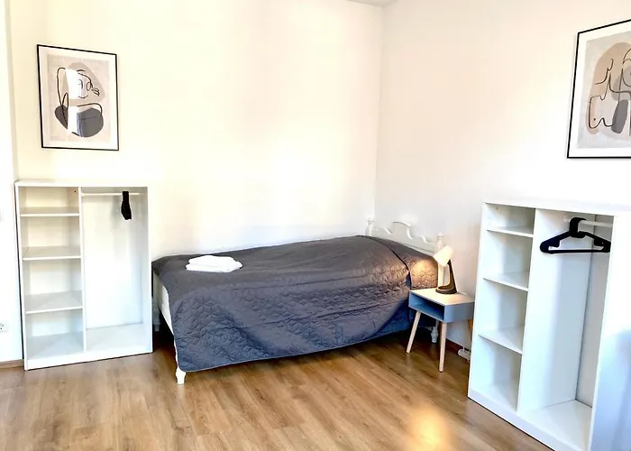 2 Rooms, Free Parking, 25 Min To Duesseldorf, 150 Mbps Wlan * Duisburgo