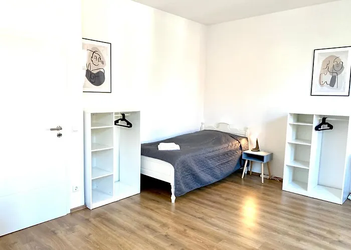 2 Rooms, Free Parking, 25 Min To Duesseldorf, 150 Mbps Wlan Duisburgo