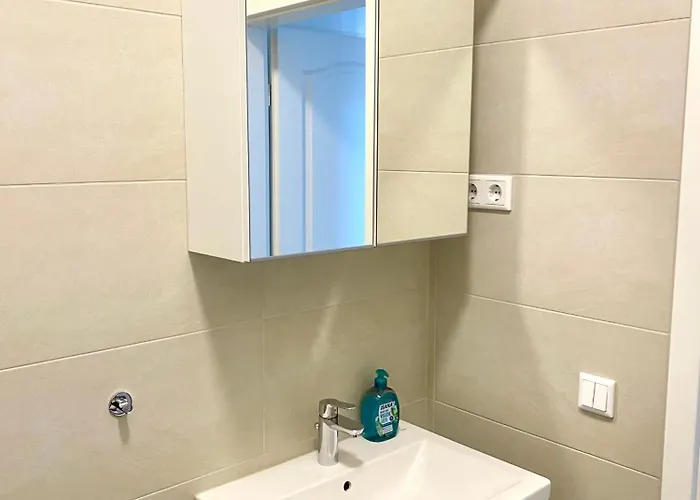 Apartament 2 Rooms, Free Parking, 25 Min To Duesseldorf, 150 Mbps Wlan *